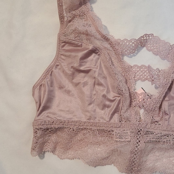 BUY 1 GET 1 FREE VICTORIA SECRET BRALETTE - Picture 4 of 12